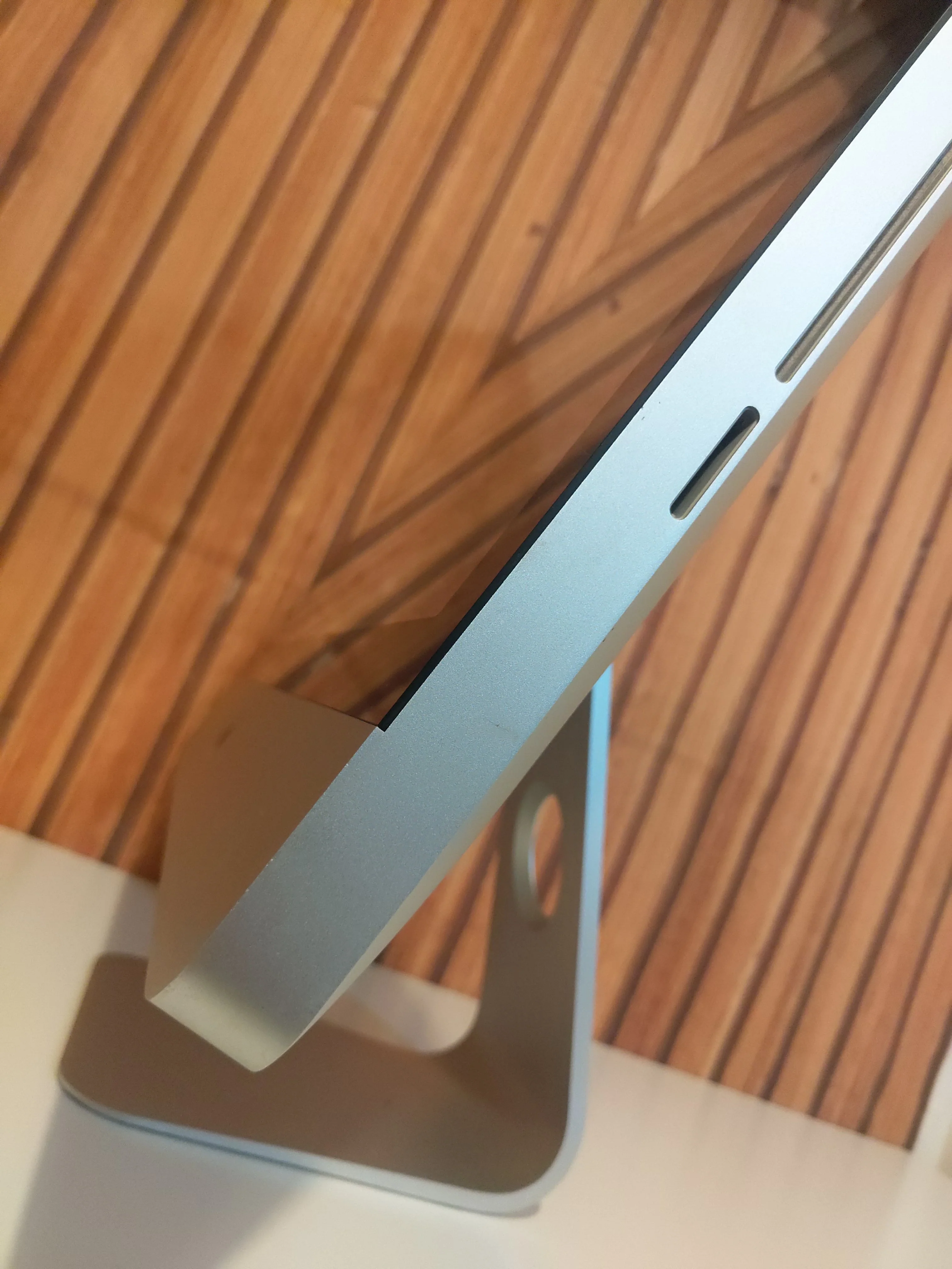 iMac 21.5" - Dual Core i3 | 256GB SSD - Image 3