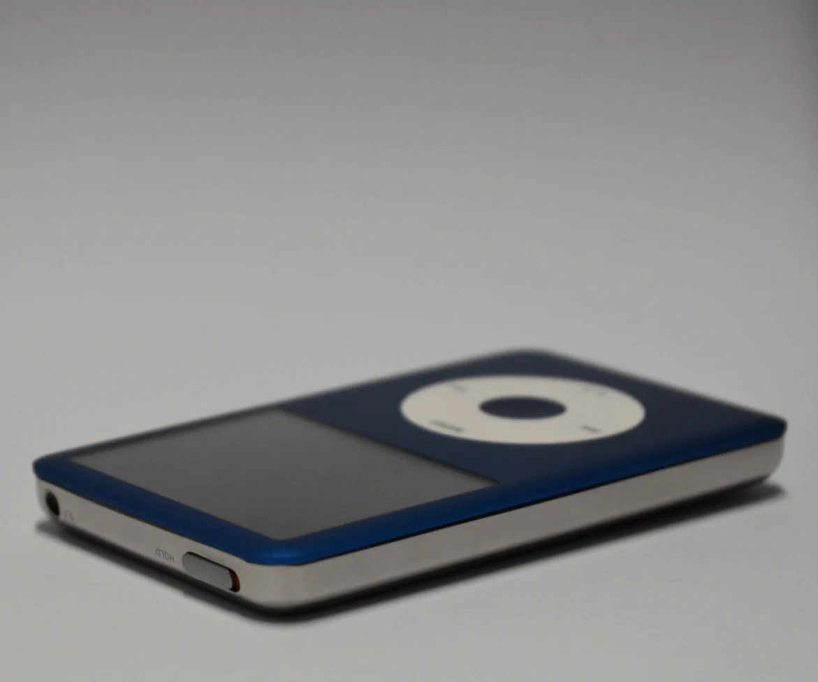 iPod classic - Blue and White | Flash Storage and Extended Battery - Image 6