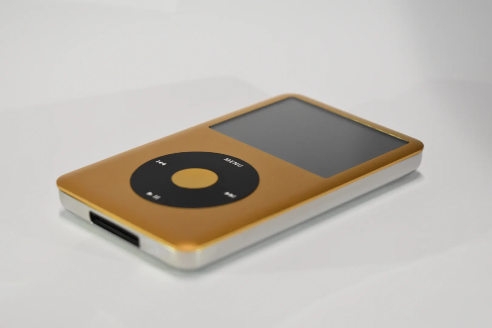 iPod classic - Gold and Black | Flash Storage and Extended Battery - Image 6