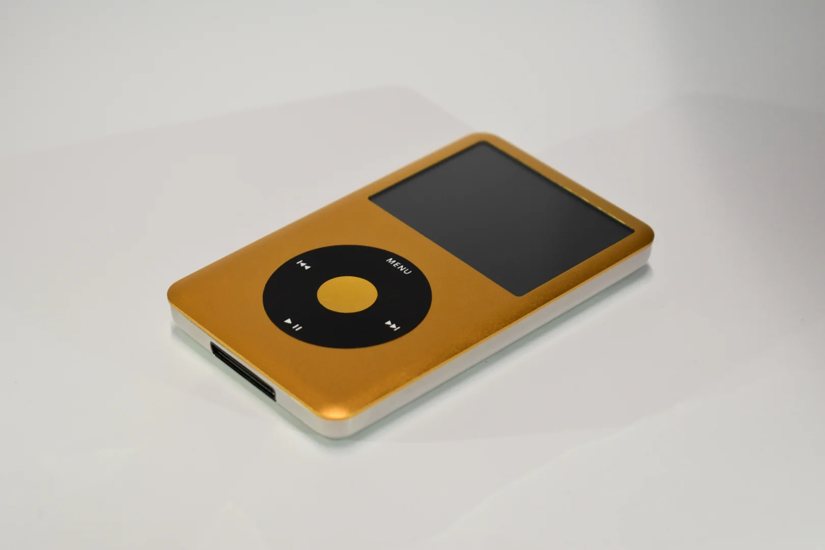 iPod classic - Gold and Black | Flash Storage and Extended Battery - Image 7