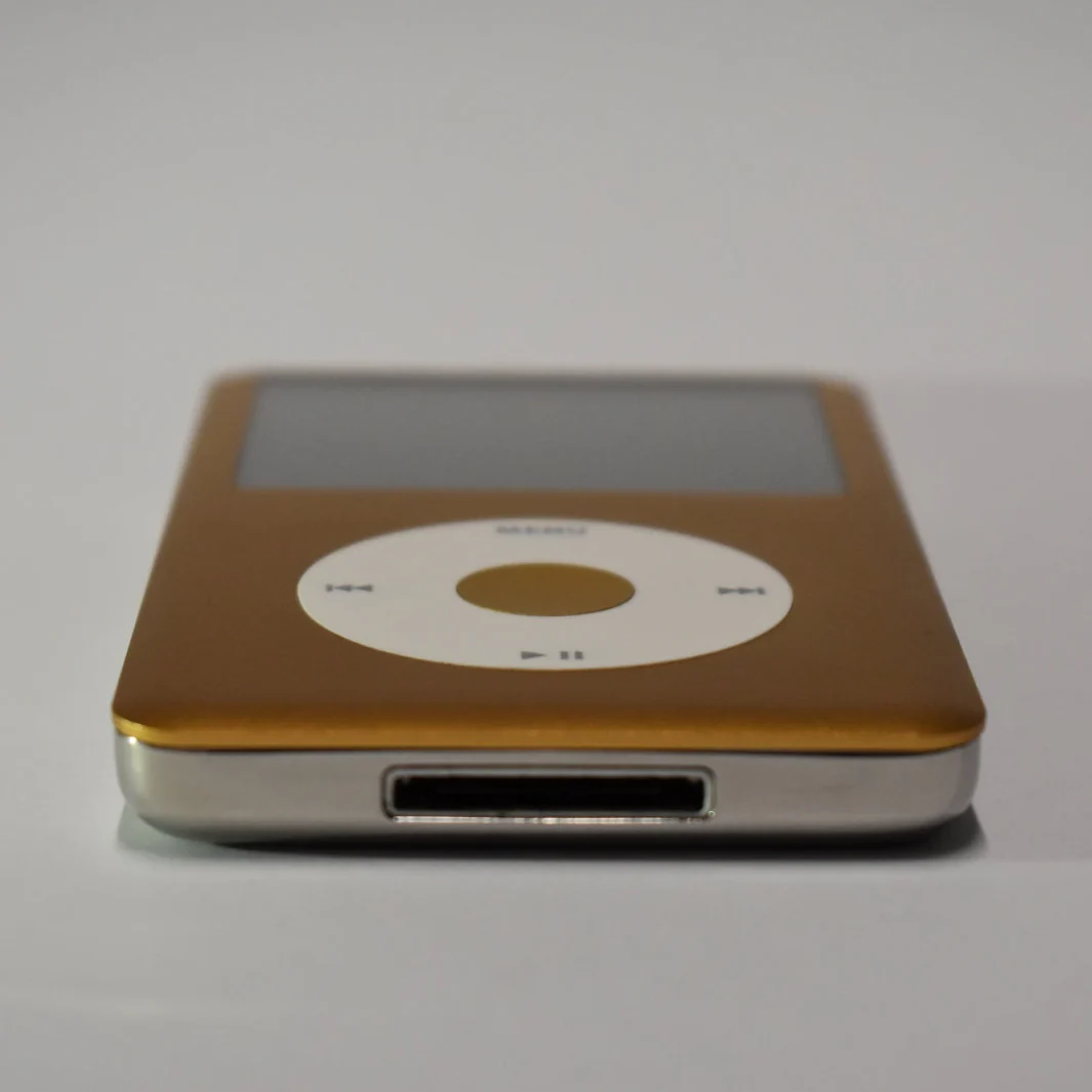 iPod classic - Gold and White | Flash Storage and Extended Battery - Image 5