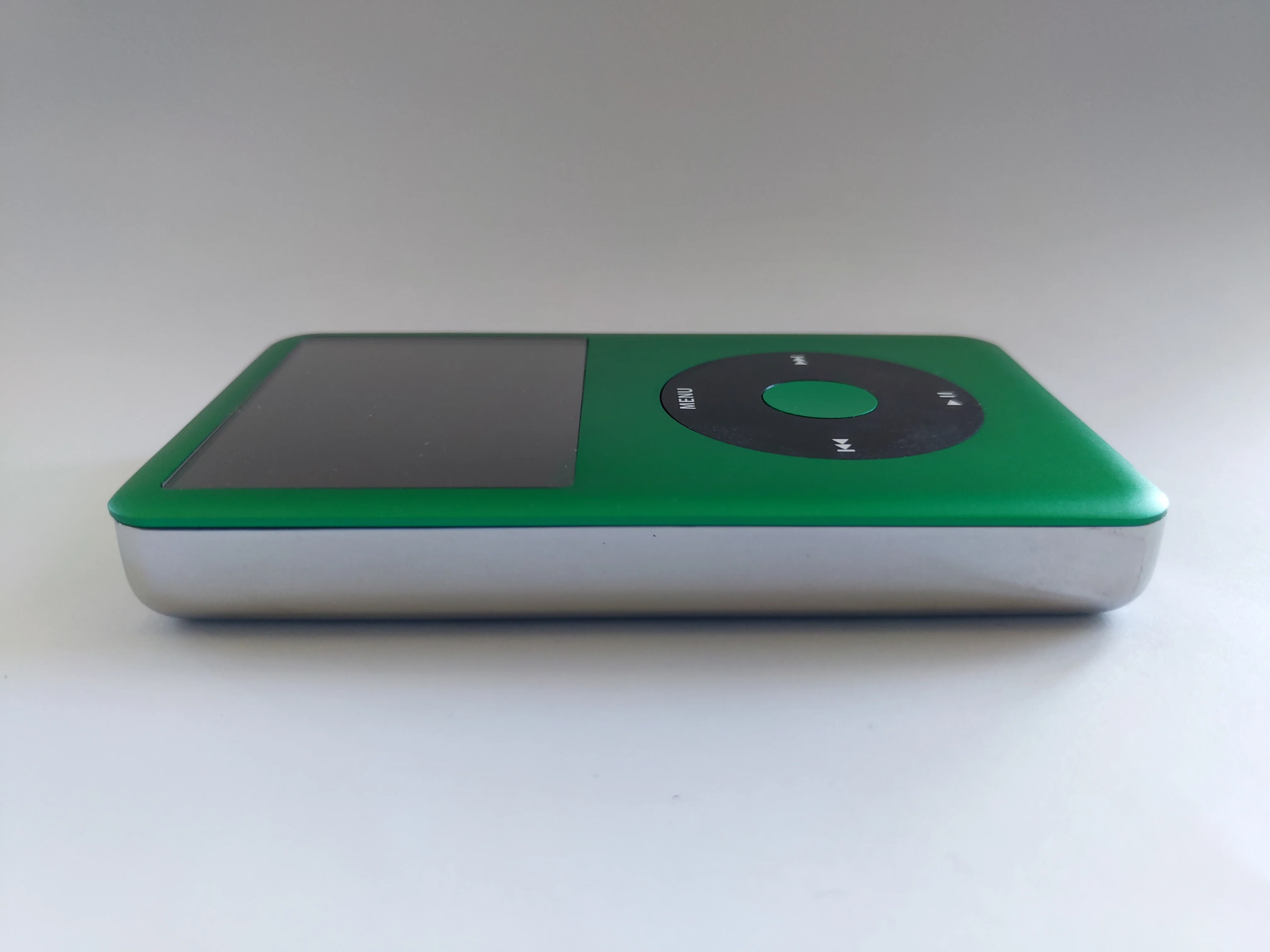 iPod classic - Green and Black | Flash Storage and Extended Battery - Image 3