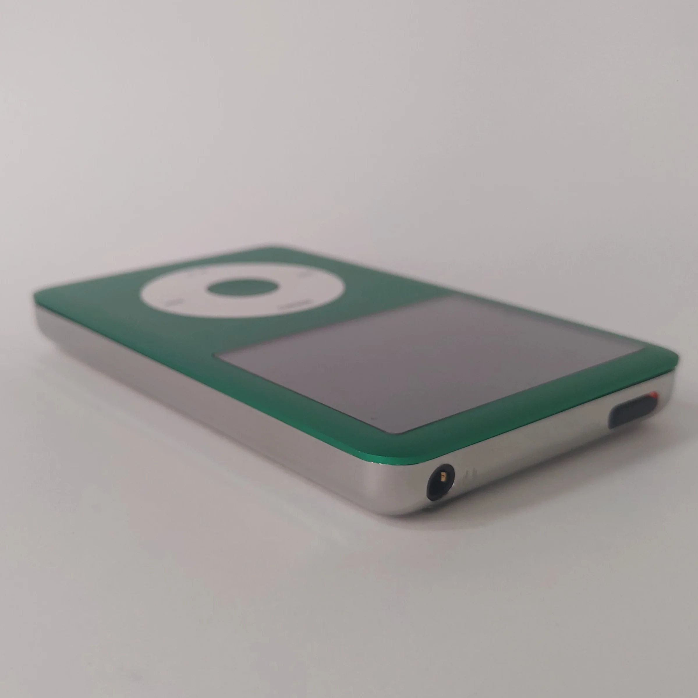 iPod classic - Green and White | Flash Storage and Extended Battery - Image 5