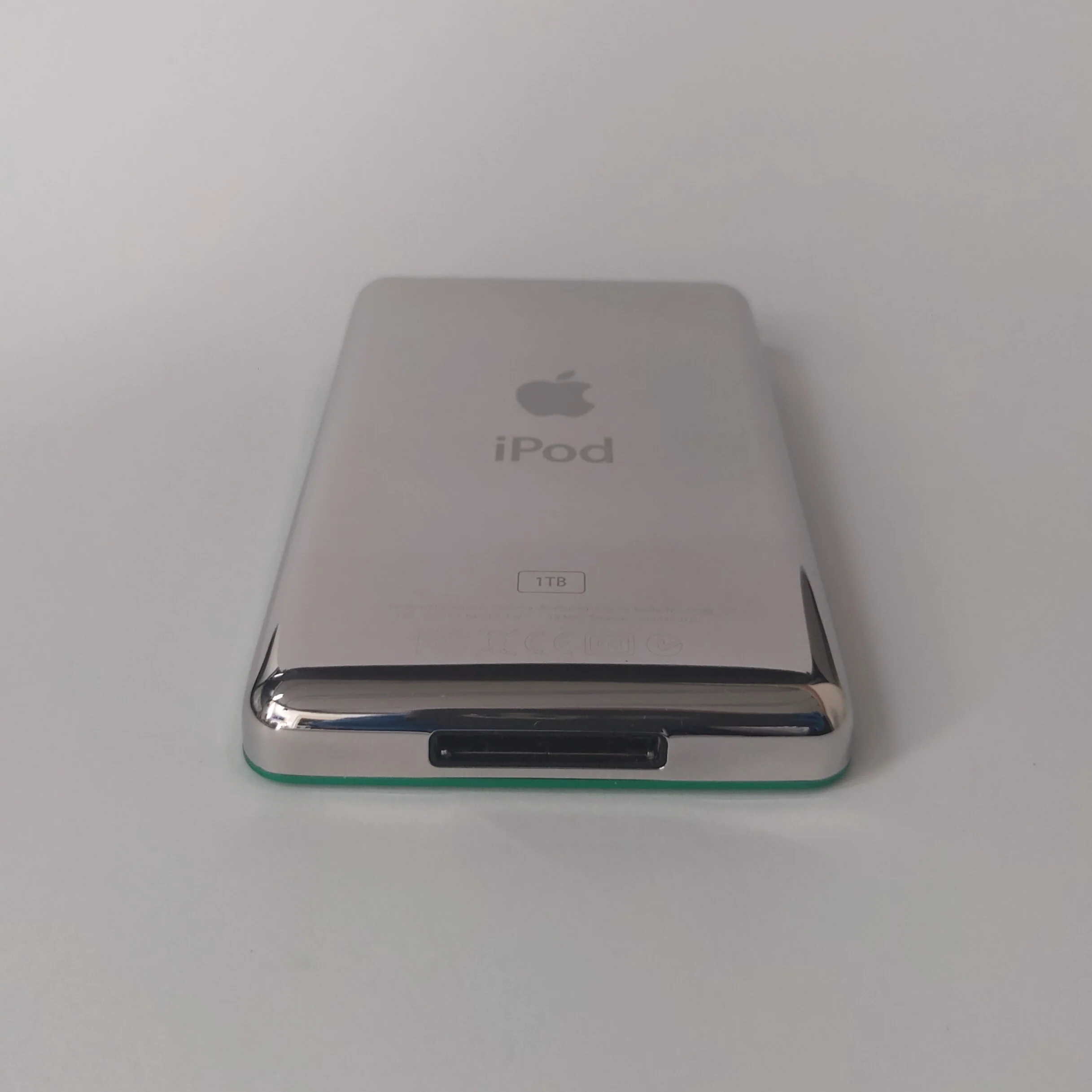 iPod classic - Green and White | Flash Storage and Extended Battery - Image 7